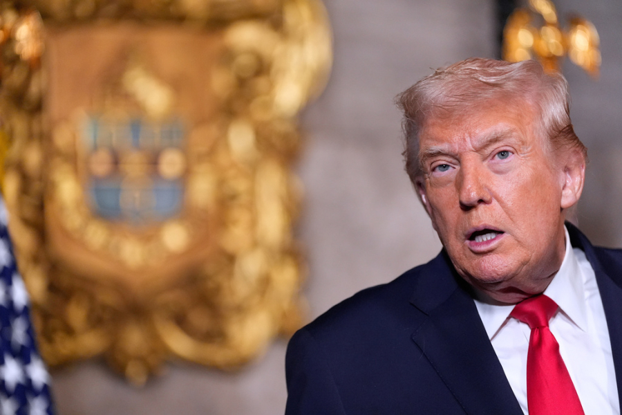 Ο Τραμπ εντείνει τον πόλεμο κατά της αιολικής ενέργειας: «Πάγωσε» πέντε μεγάλα έργα, χιλιάδες θέσεις εργασίας χαμένες