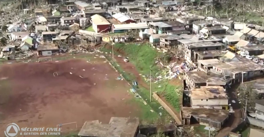 Ο κυκλώνας Chido ισοπεδώνει τη γαλλική Μαγιότ: «Σαν να έπεσε πυρηνική βόμβα» (βίντεο)