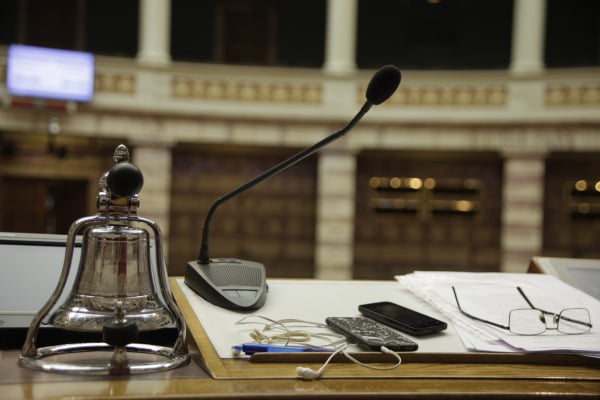 Ένα χρόνο έχει αγορασμένο η Βουλή τον «κόφτη» στις ομιλίες
