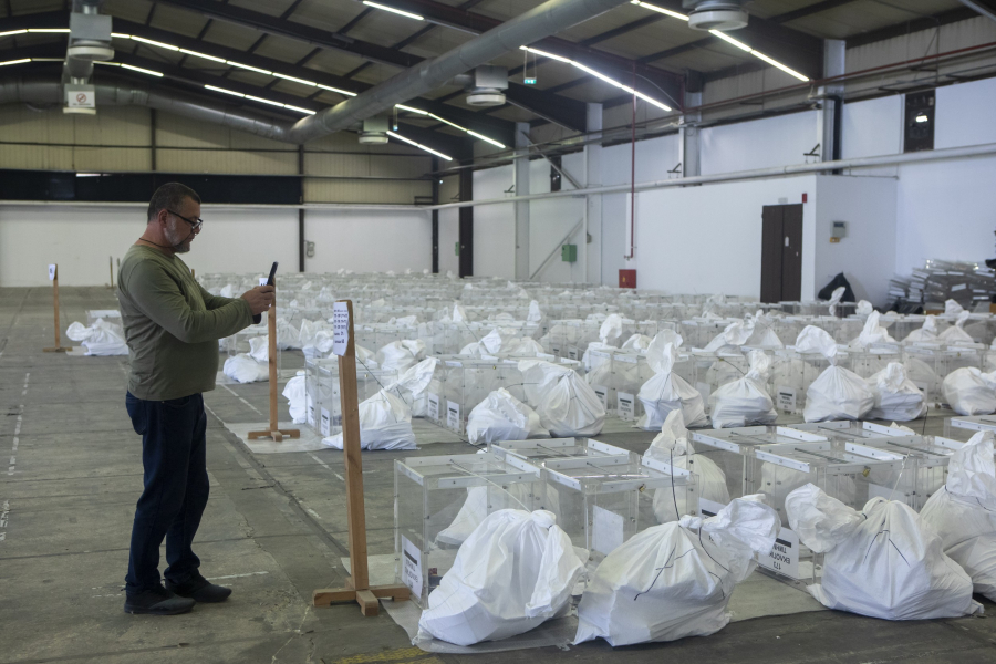 Ευρωεκλογές χωρίς Ευρώπη, αλλά με ...Πίνατ, Φάρλι και Tik Tok