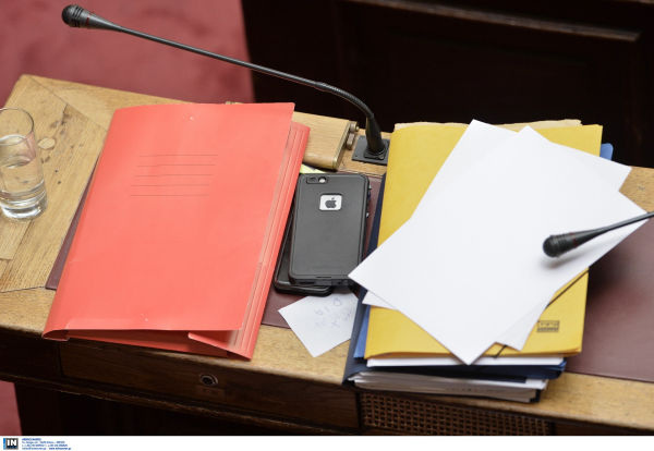 «Ομοβροντία» από την αντιπολίτευση, «πυρά» από ΣΥΡΙΖΑ και ΠΑΣΟΚ για το «απόρρητο» των παρακολουθήσεων