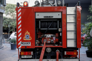 Φωτιά σε διαμέρισμα στο Βύρωνα, με εγκαύματα μια γυναίκα