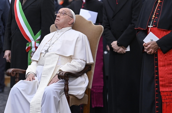 Aφαιρέθηκε η κεφίγια από την επίμαχη φάτνη στο Βατικανό