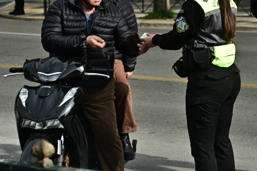 Τροχαία: Πάνω από 1.900 παραβάσεις για μη χρήση κράνους την τελευταία εβδομάδα