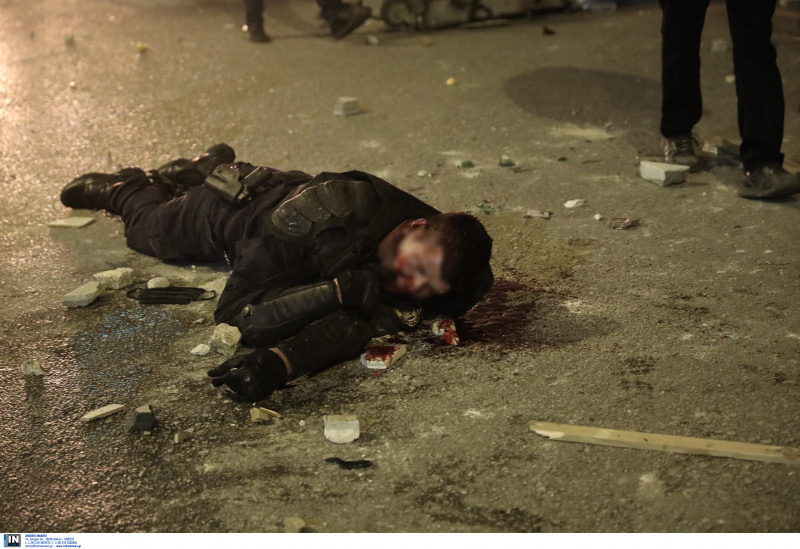 Οι πρώτες πληροφορίες για την υγεία του αστυνομικού που ξυλοκοπήθηκε στη Νέα Σμύρνη