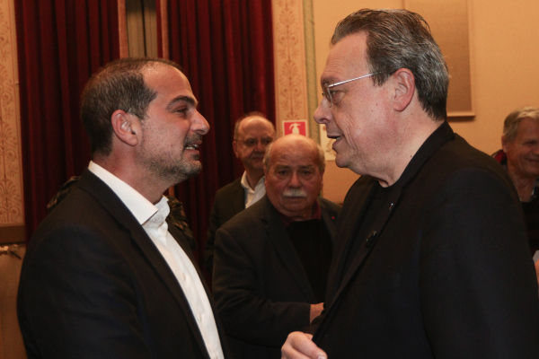 Παρασκηνιακές διαβουλεύσεις για δυσπιστία: Πιέζει ο ΣΥΡΙΖΑ, επιφυλακτικοί ΠΑΣΟΚ-Νέα Αριστερά