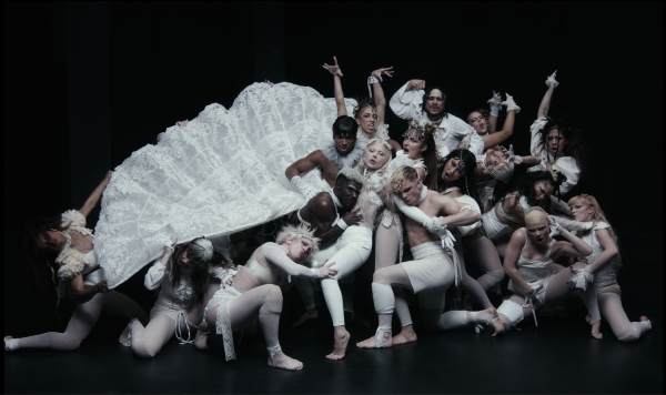 Ακούστε το νέο τραγούδι της Lady Gaga: Μάχη ανάμεσα στη φωτεινή και σκοτεινή πλευρά της