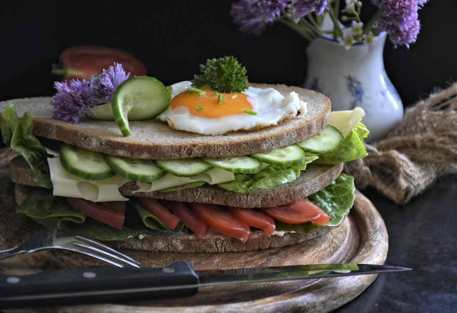 Λιπώδες ήπαρ: Τα αυγά και 4 ακόμα τροφές που ενοχοποιούνται για πεπτικές διαταραχές