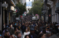 Ωράριο καταστημάτων Πάσχα 2025: Τι ώρα ανοίγουν αύριο τα μαγαζιά