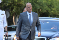 Γιατί ο Δένδιας το ξεκόβει τελείως για την Προεδρία