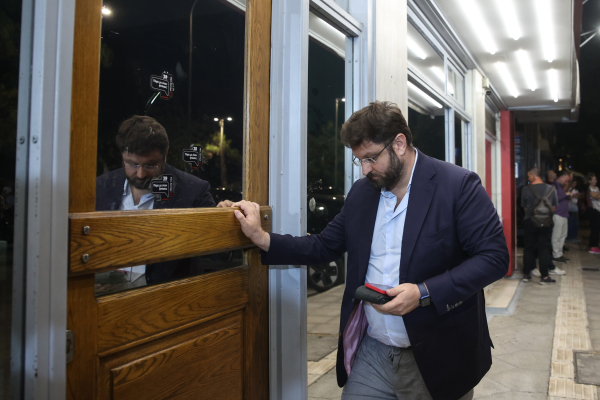 Ζαχαριάδης: Επιχειρηματικά συμφέροντα πίσω από το κόμμα Κασσελάκη