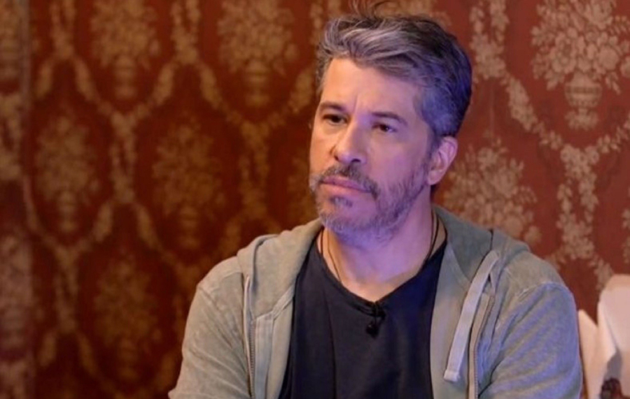 Ο Χάρης Βαρθακούρης «χαρίζει» τη φωνή του στο «Αντέχω»