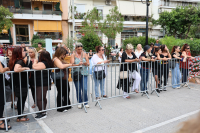 Κηδεία Μαζωνάκη: Πλήθος κόσμου από το πρωί έξω από τον Ιερό Ναό της Αγίας Τριάδας στη Νίκαια