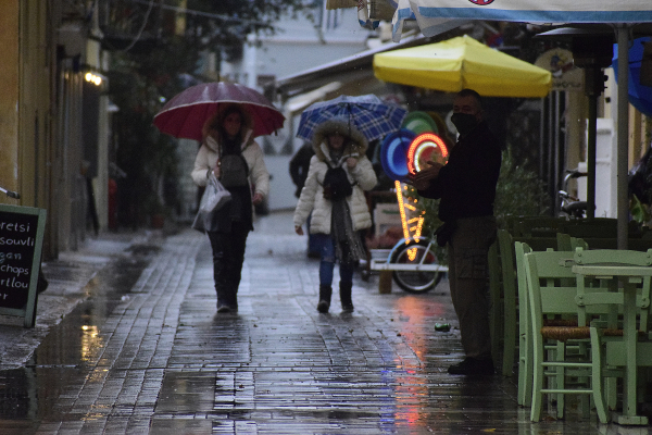 Εντυπωσιακή πτώση της θερμοκρασίας: Βροχές, καταιγίδες και χιόνια σήμερα, Τρίτη