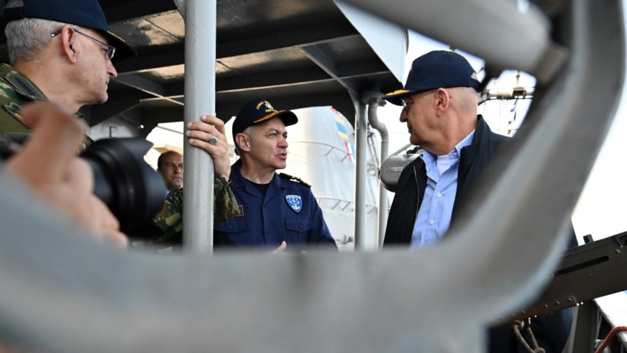 Εκπαιδευτικές βολές κατευθυνόμενων βλημάτων παρακολούθησε ο Ν. Δένδιας