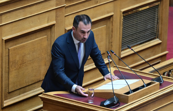 Χαρίτσης: «Φιάσκο, αυταρχισμός, σκάνδαλα, εκμετάλλευση - Το τετράπτυχο Μητσοτάκη»