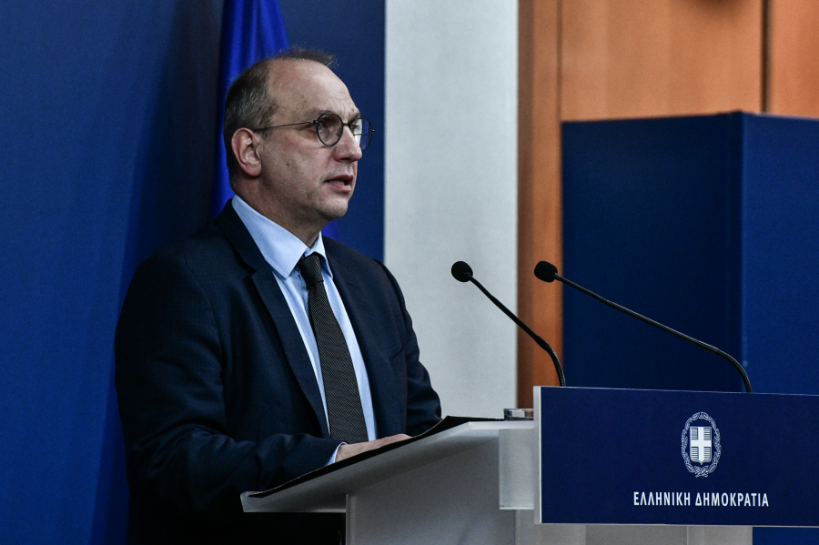 Έρχονται ελαφρύνσεις στα καύσιμα, τις «φωτογράφισε» ο Οικονόμου (βίντεο)