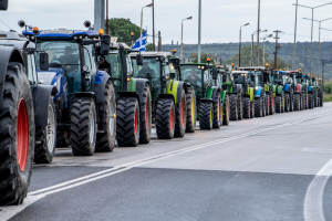 Αγρότες: Εγκλωβισμένη η κυβέρνηση που προβλέπει Χριστούγεννα με μπλόκα