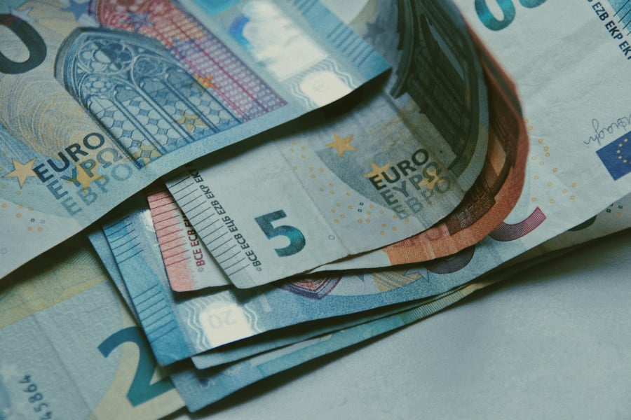 Επίδομα παιδιού Α21: Ποιοι μένουν χωρίς προπληρωμένη κάρτα