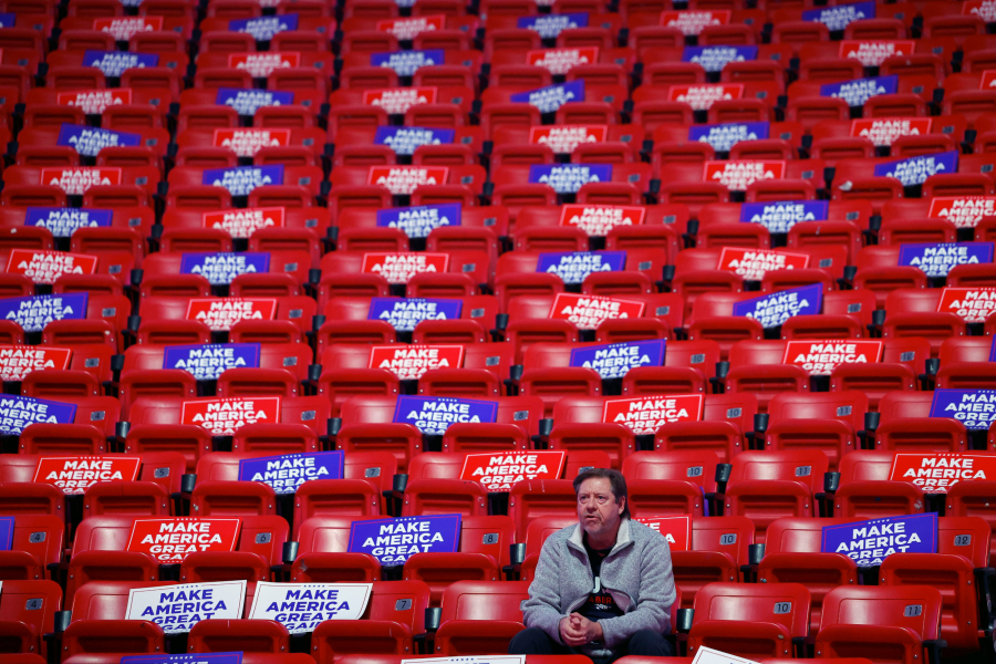 Δημοσκόπηση Reuters/Ipsos: Στην «κόψη του ξυραφιού» η διαφορά Χάρις - Τραμπ