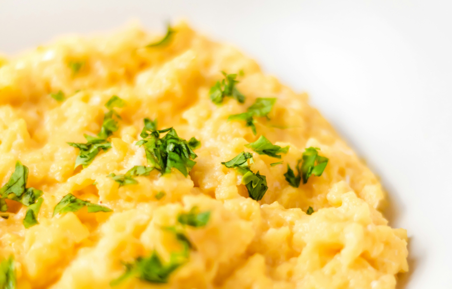 Το μυστικό συστατικό που χρησιμοποιούν οι σεφ για τέλεια ομελέτα