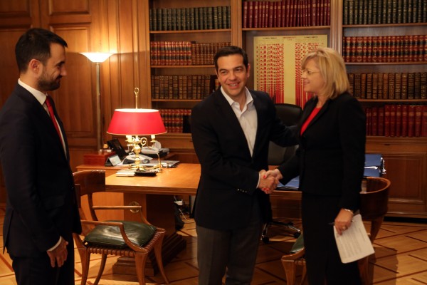 Συνάντηση Τσίπρα - Κρέτσου: Στο επίκεντρο η ανοικοδόμηση των σεισμόπληκτων περιοχών