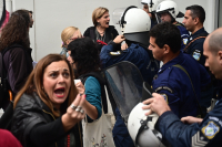 Επεισόδια στο Μεταξουργείο: «Δεν θα επιτρέψουμε σε κανέναν να σηκώσει ξανά χέρι στα παιδιά μας»