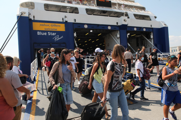 Επιστρέφουν οι αδειούχοι του Αυγούστου, αυξημένη κίνηση σε εθνικές οδούς και λιμάνια