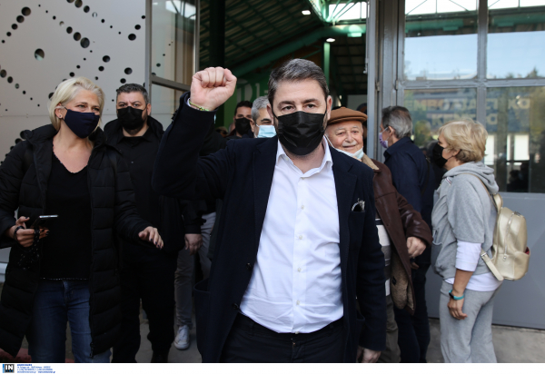 Εκλογές ΚΙΝΑΛ: Μισή ώρα παράταση στην «τελευταία αναμέτρηση» του Νίκου Ανδρουλάκη και Γιώργου Παπανδρέου