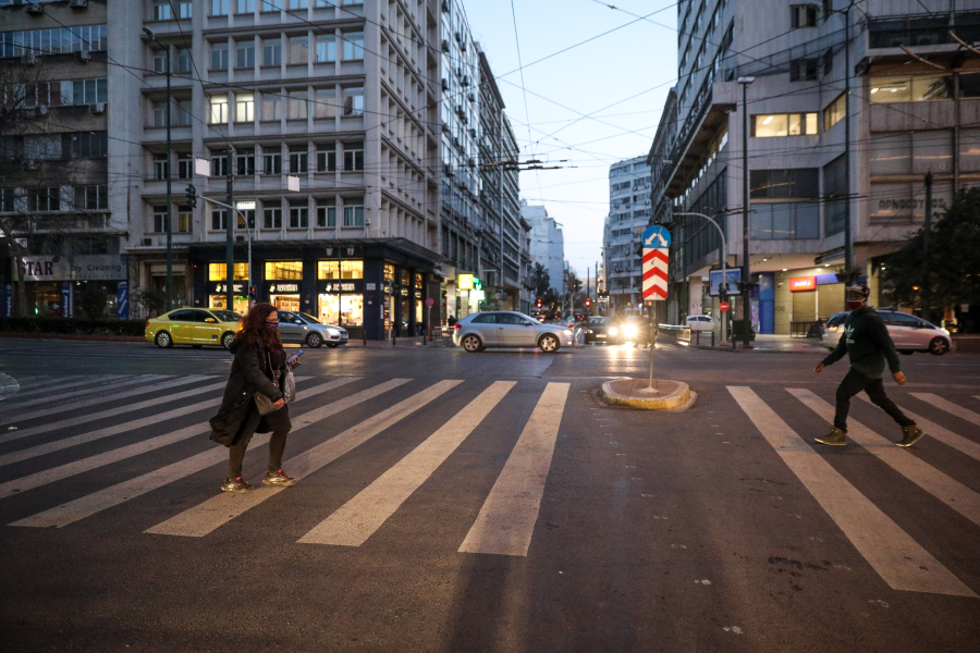 Πατησίων: Λάδια μηχανής στο οδόστρωμα, με χαμηλές ταχύτητες η κυκλοφορία