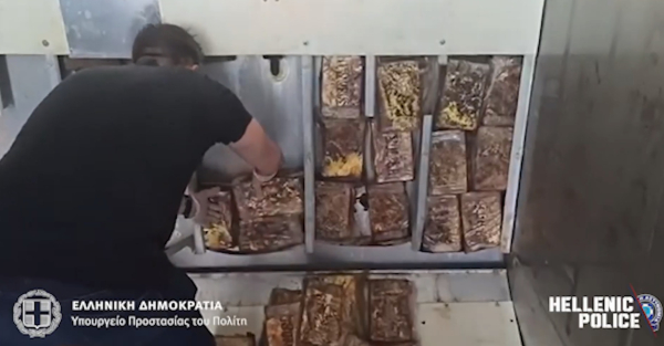 «Μπλόκο» σε 173 κιλά κοκαΐνης στο λιμάνι του Πειραιά