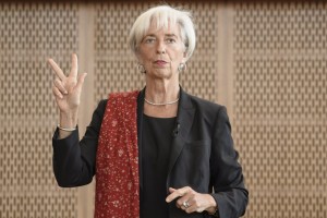 Το ΔΝΤ «ψαλιδίζει» την ανάπτυξη του 2017