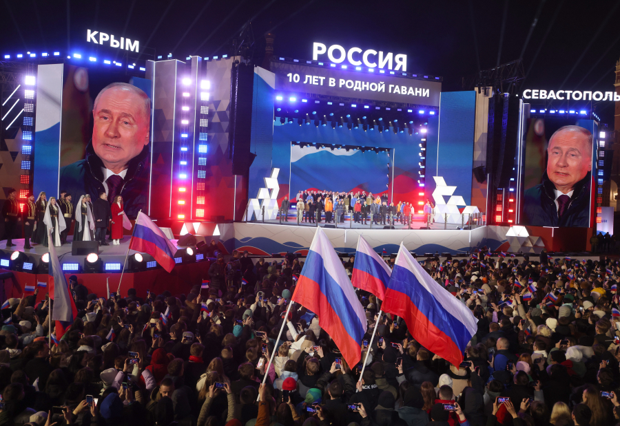 «Απάτη» ή «καλός οιωνός» ο θρίαμβος Πούτιν στη Ρωσία; Ποιοι πανηγυρίζουν για τη νέα θητεία του