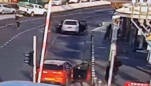 Η στιγμή που οι δράστες «γαζώνουν» στάση λεωφορείου στην Ιερουσαλήμ