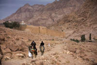 Ο κίνδυνος ρήξης και η αβέβαιη «μάχη» για το ιδιοκτησιακό καθεστώς της Μονής Σινά