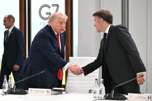 Σύνοδος ΝΑΤΟ: Τραμπ και Μακρόν κάνουν παζάρι με τον Ερντογάν - Η αγωνία της Ελλάδας για τις εξελίξεις
