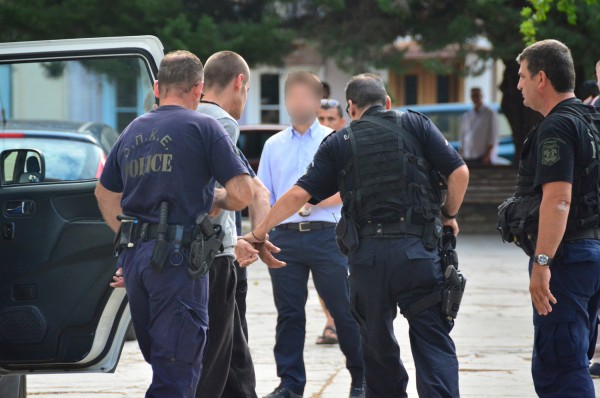 Σύλληψη δύο διακινητών για μεταφορά 21 προσφύγων στη Θεσσαλονίκη