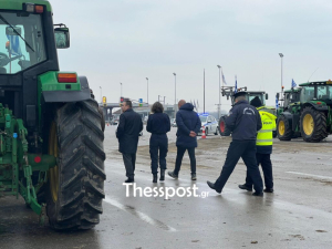 Οι αγρότες ανοίγουν τον δρόμο στα Μάλγαρα, τον κλείνει η αστυνομία