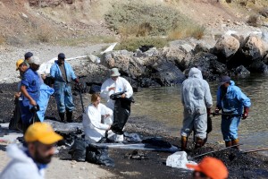 Πετρελαιοκηλίδα στον Σαρωνικό: Η κατάσταση που επικρατεί στις ακτές