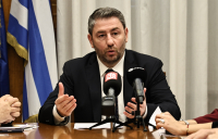 Να πάνε στο ΠΑΣΟΚ καλεί τα κόμματα της κεντροαριστεράς ο Ανδρουλάκης - Ετοιμάζει διεύρυνση με βουλευτές