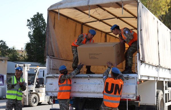 Γάλλοι γιατροί δημιούργησαν αυτοσχέδιο νοσοκομείο στην Τουρκία, παρέχουν ιατρική και ψυχολογική υποστήριξη μέσα σε πάρκινγκ