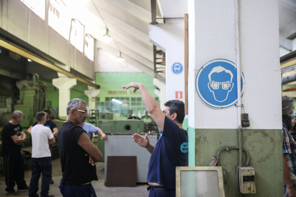 Η «αυτανάφλεξη» στις εγκαταστάσεις των ΕΑΣ στο Λαύριο και οι μνήμες από το Μαρί, οι 220 τόνοι εκρηκτικών και οι καθυστερήσεις στην απορρύπανση, η Aktor Energy και η «προσγείωση» Γερμανού κατασκευαστή