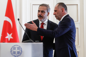 Τηλεφωνική επικοινωνία Γεραπετρίτη - Φιντάν, τα θέματα που συζήτησαν