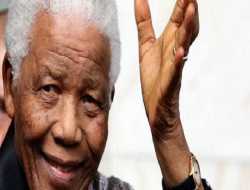 Πέθανε μία από τις σημαντικότερες προσωπικότητες της νεότερης ιστορίας ο Νέλσον Μαντέλα