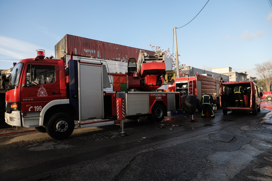 Έκρηξη σε κατάστημα το Περιστέρι