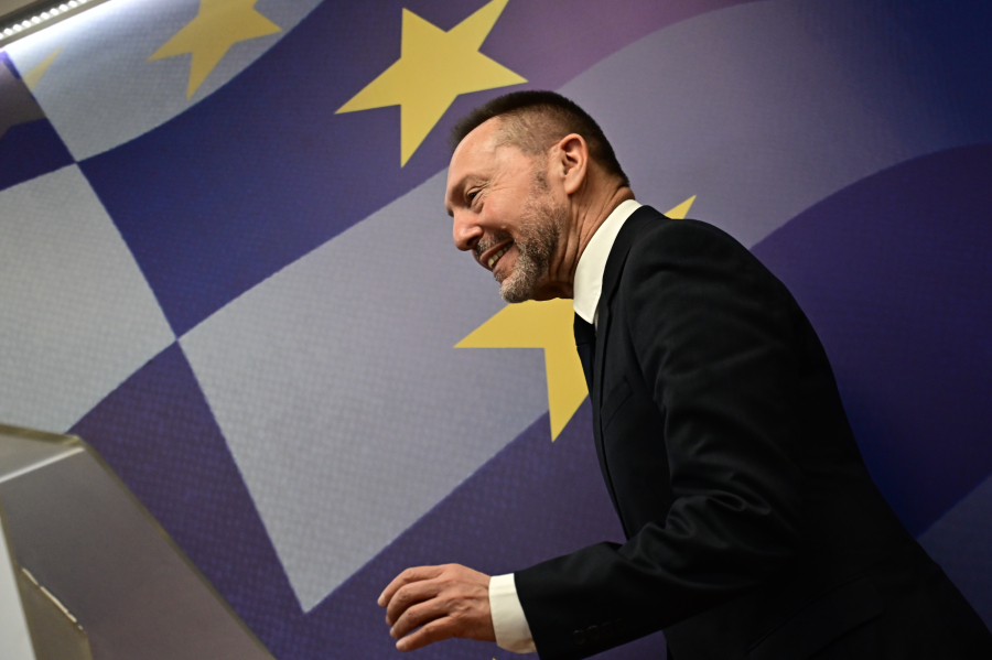 Προειδοποίηση ΤτΕ για τους κινδύνους από την επιβολή φόρου στα τραπεζικά κέρδη