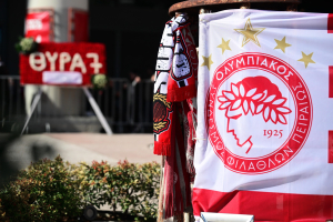 Τη μνήμη των 21 θυμάτων της Θύρας 7 τίμησε ο Δήμος Πειραιά (Εικόνες - Βίντεο)