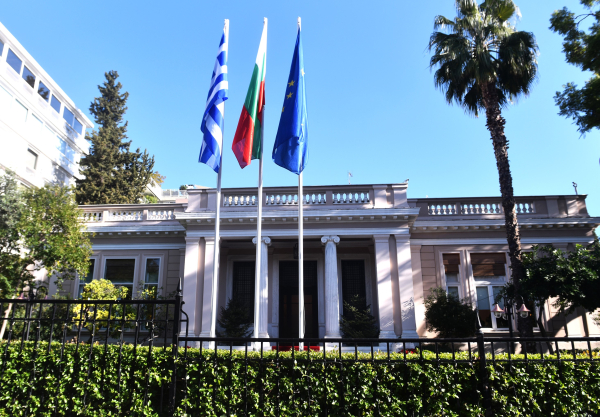 Κυβερνητική άσκηση ισορροπίας με φουλ επίθεση στο μεταρρυθμιστικό πεδίο