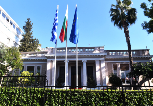 Κυβερνητική άσκηση ισορροπίας με φουλ επίθεση στο μεταρρυθμιστικό πεδίο