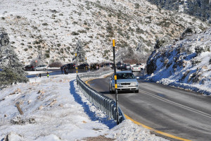 Έκλεισε λόγω χιονόπτωσης ο δρόμος προς Πάρνηθα